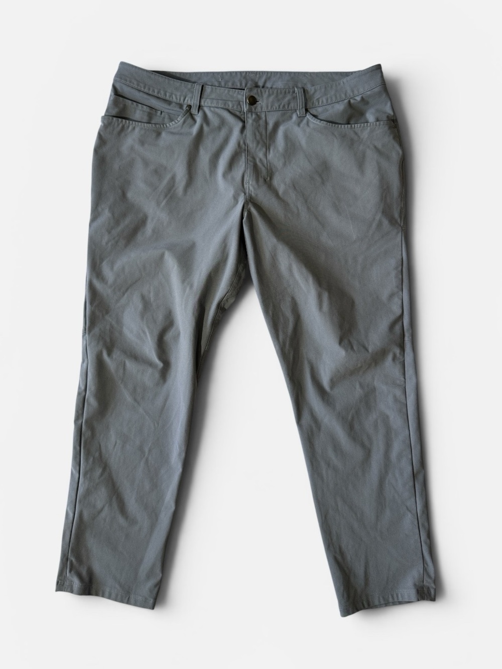 Lululemon mens 38x28 light gray solid performance slim pants EUC